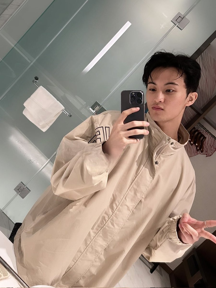 jmarkliey's tweet image. 🎀🧷🖇️
mirror mirror mirror on the wall with
                 b b b  mark lee🌷♡⁠˖✧⁠*

#NCTzenSelcaDay #NSD #MARK #NCT127 #NCTDREAM #NCT127_FactCheck @NCTsmtown_127 @NCTsmtown @NCTsmtown_DREAM