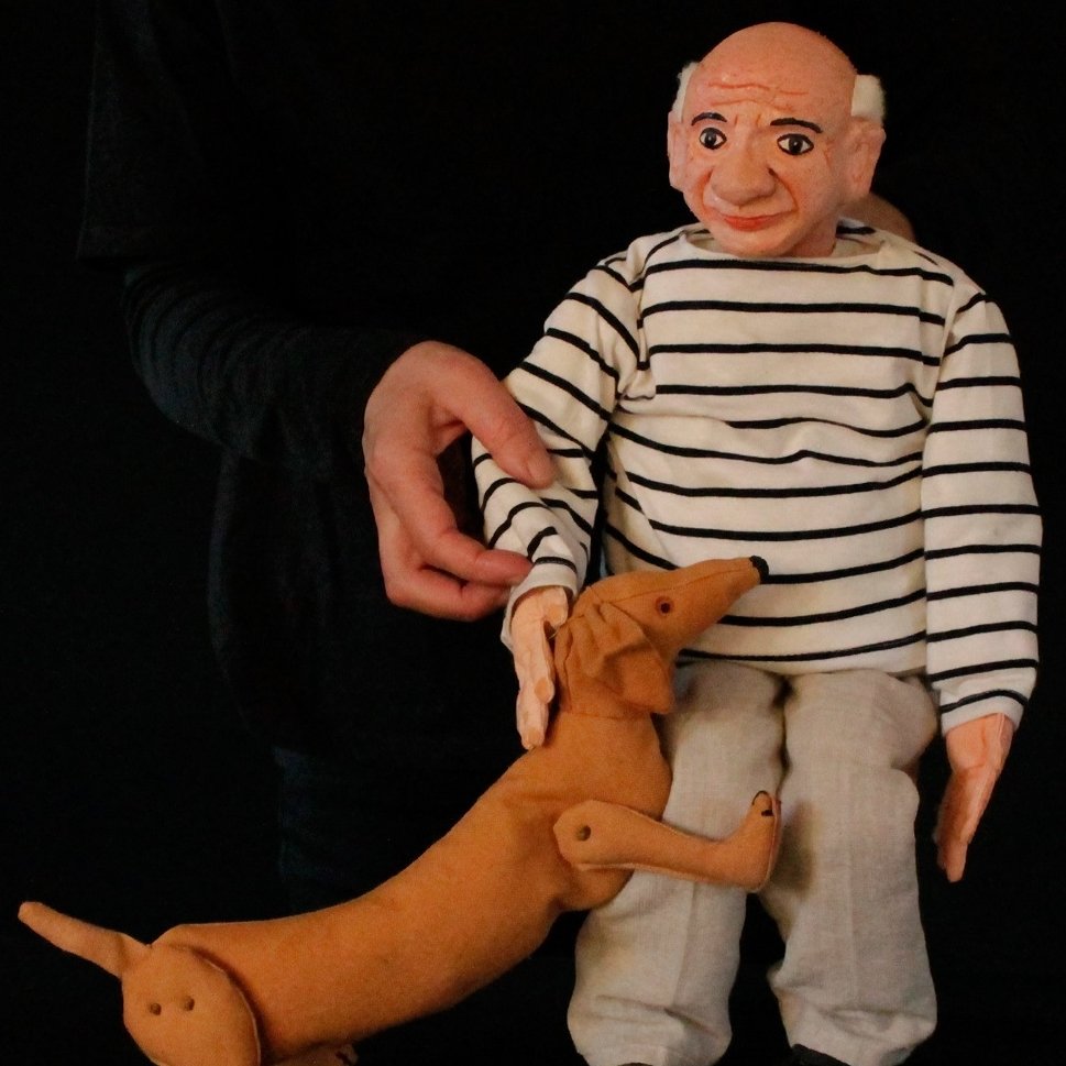 BiblioCaldes's tweet photo. Demà dimarts (17h) espectacle familiar d'homenatge a Picasso a càrrec de @PengimPenjam. Teatre d'objectes i titelles a Cal Ferrer (a davant de la biblioteca).
Amb el suport de @bibliotequescat https://t.co/EF4oPpBzvB