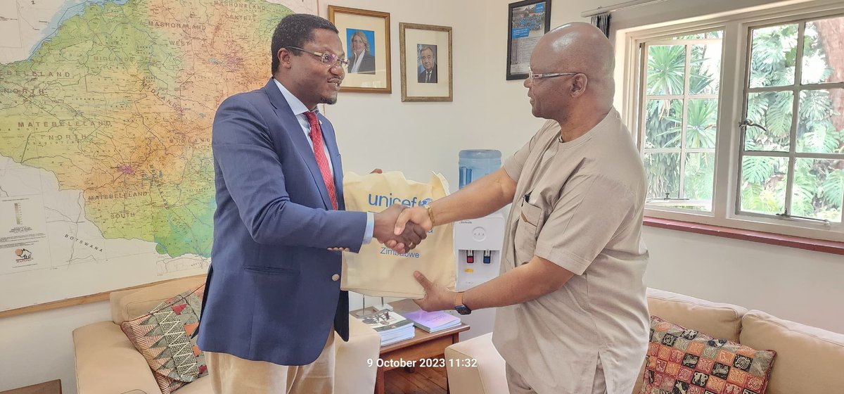 TajudeenOyewale's tweet photo. Met w/ my colleague Samuel Chakwera, @UNHCRZimbabwe Country Representative on the implementation of the @unicef @Refugees strategic collaboration framework to promote inclusion of refugees, especially children, in national systems in #Zimbabwe. 

@UNICEFZIMBABWE @OMpslsw https://t.co/sNLq38tg72