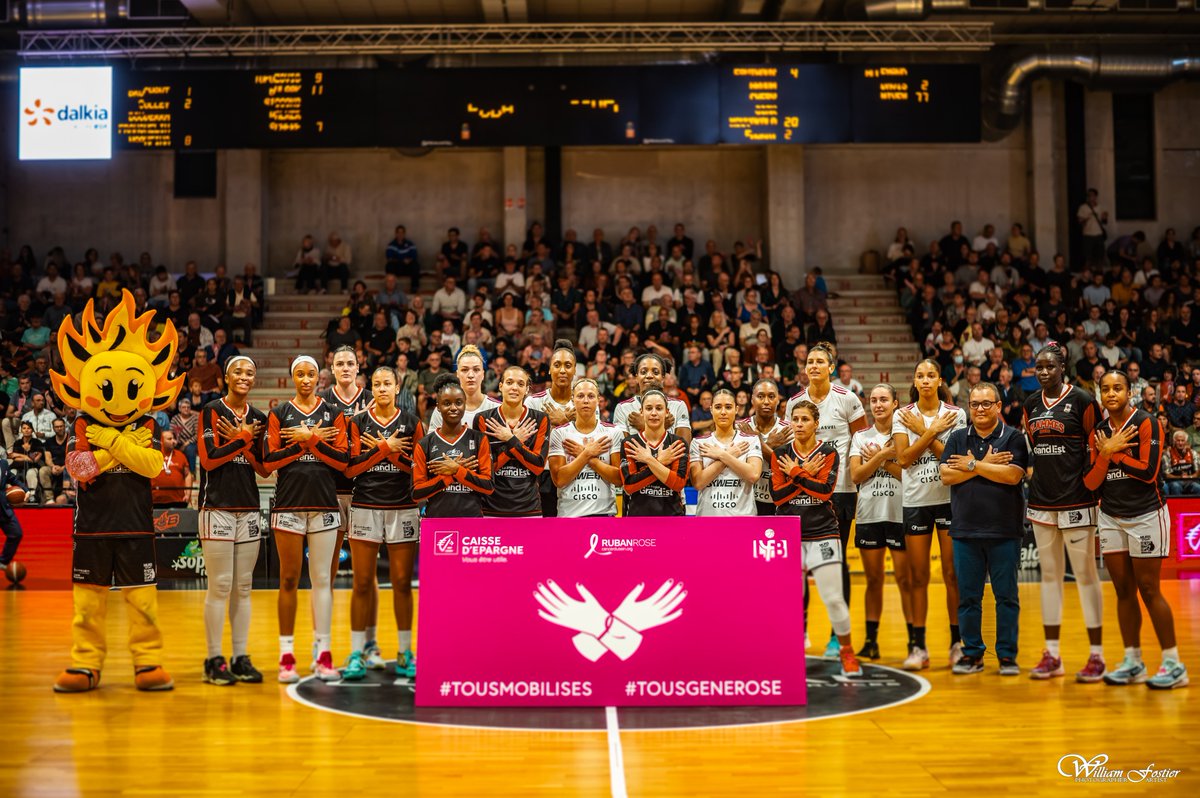 CaissEpargneGEE's tweet photo. 🎀Partenaire historique du @FlammesCarolo Basket Ardennes nous avons parrainé la rencontre contre @LDLCASVEL Féminin, dans le cadre de #octobrerose 💗 
#gesteutile
#generose  
#MouradAMARI 
@ffbasketball https://t.co/ZCVJAw76Ua
