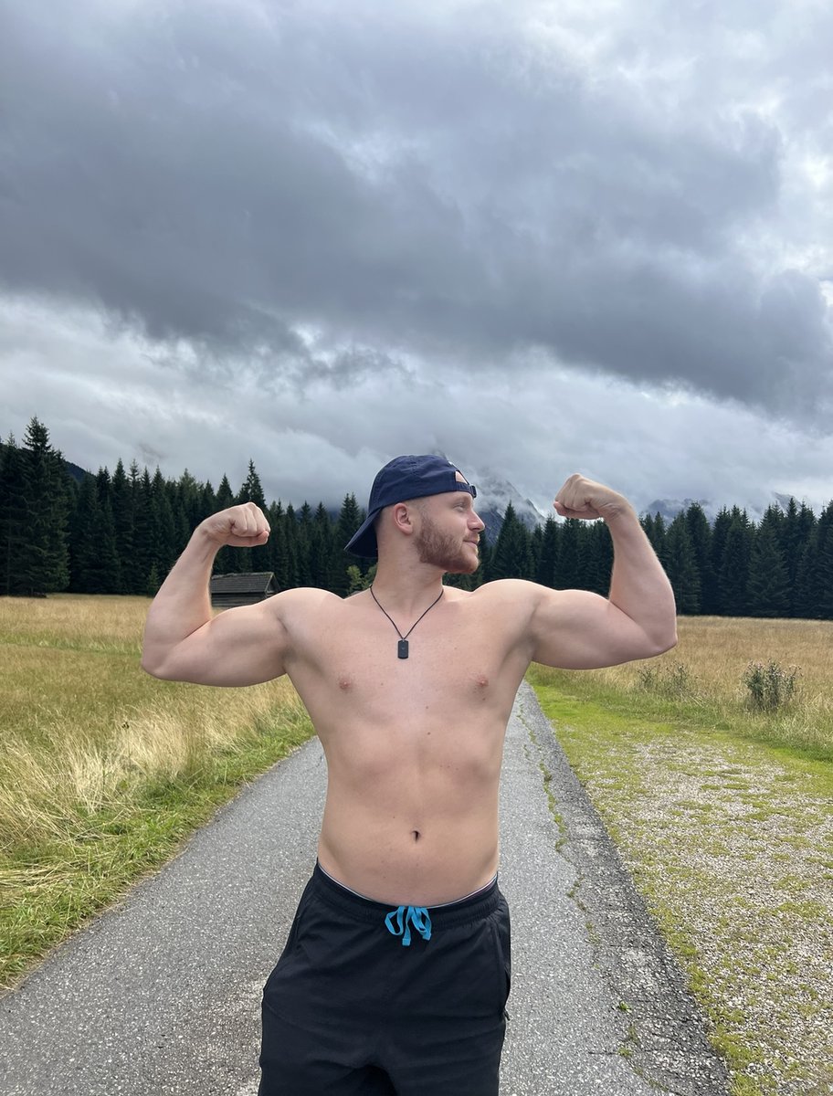 alphataylerus's tweet photo. I’m definitely a Alpha😈 Send me a message how you could serve your Alpha���#alpha #master  #findom #paypig #cashmaster https://t.co/4589QFk4OX