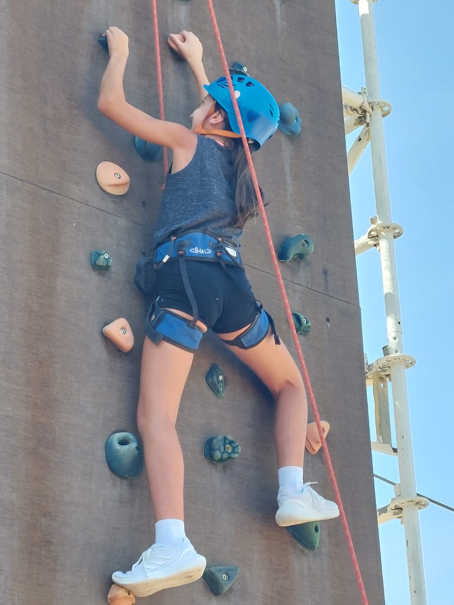 El grup de #2ESO ja ha arribat a València i avui participa d'activitats esportives. Have fun!