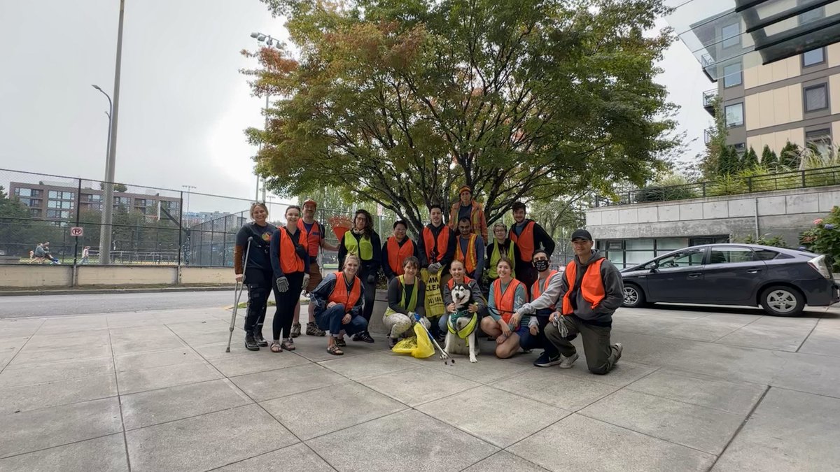 Hunters_Capital's tweet photo. What an amazing team that joined our Fall Cleanup this past Sunday! A wonderful day to celebrate a year of partnership with Caring for Capitol Hill! Stay tuned for our next cleanup December 10th! https://t.co/SLOBdsKzfb
