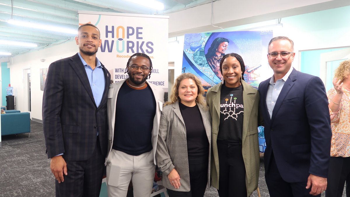 hopeworkscamden's tweet photo. Thank you to everyone who was able to attend our Painting a Brighter Future: Bridging the Digital Divide this week at our new space in Camden. Thank you to @ATT, @CDWCareers, @Holman_hq, @voipdoctors, panelists, attendees, and everyone else who helped make this event possible! https://t.co/QpBOSV3Myd