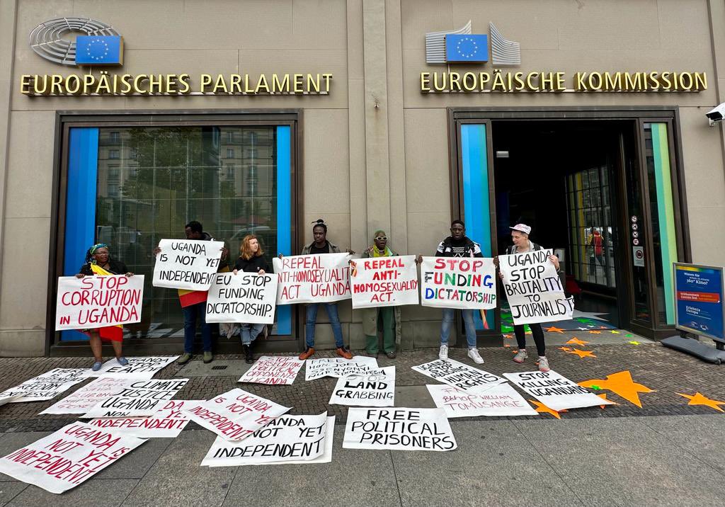drstellanyanzi's tweet photo. @BMZ_Bund 6/10 The third venue for today’s peaceful protest was @EUinDE. We demanded that the EU stops funding @KagutaMuseveni and his dictatorship in Uganda.
#ugnotyetindependent
#stillnotindependent https://t.co/mbXijOBsyy