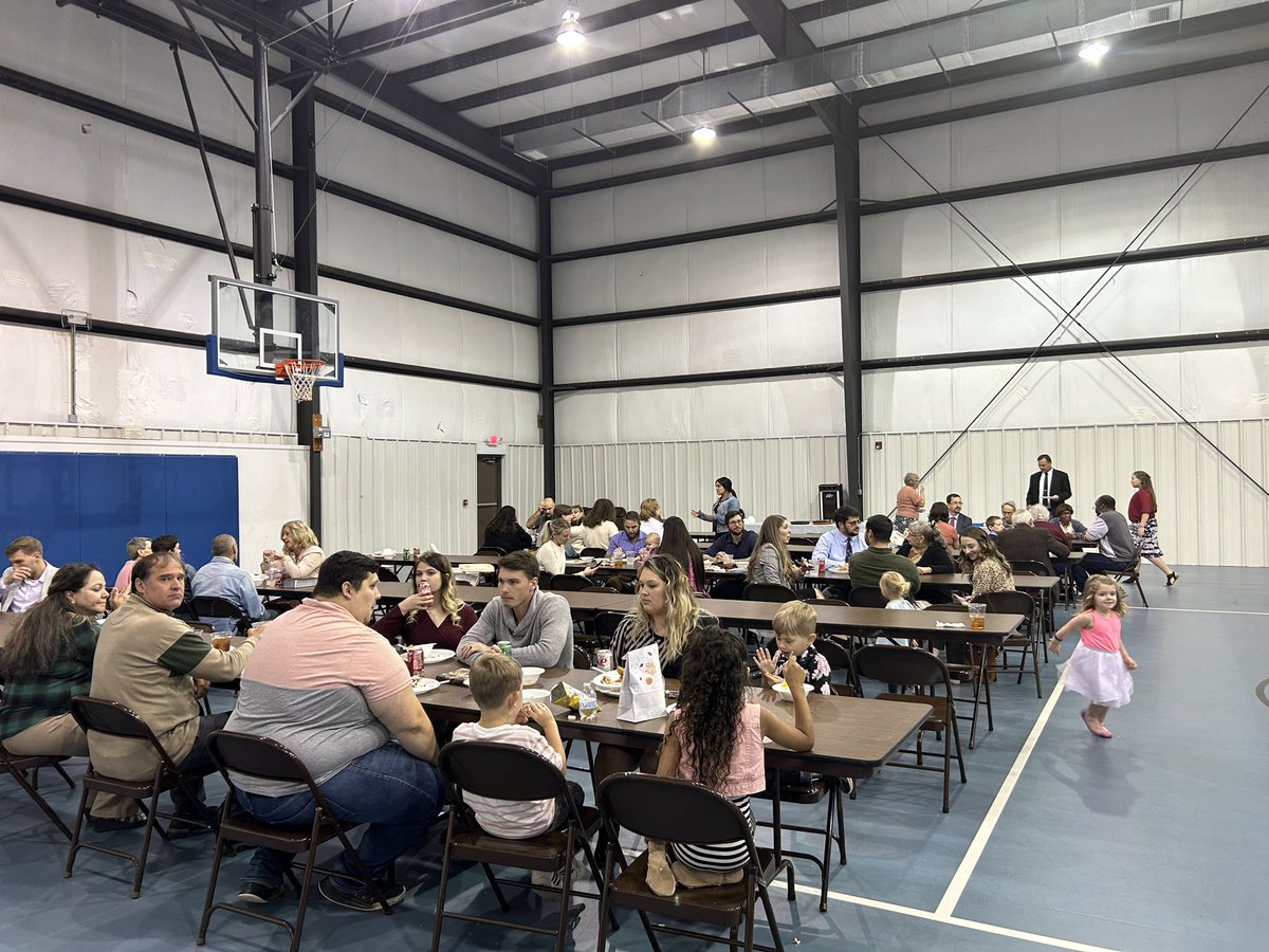 drlonniemoore's tweet photo. It was my joy to be with my dear friend @DrJonMJenkins and Fellowship Baptist Church for Homecoming Day! Tremendous crowd and response in the Altar for both services. There is nothing like Fried Chicken at Homecare dinner! Two great Revival days ahead Monday and Tuesday! https://t.co/SgBEtDLR7g