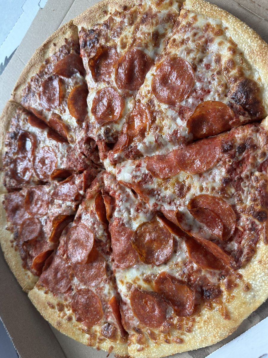 ChiefSmoke10's tweet photo. Thank you to Little Caesar’s &amp; Big Jack’s Cafe for feeding our kids today. 

Food was great!

Thank you to the MOB &amp; moms for serving our guys. 

Also….

Unexcused Absences Today = 0
Late to 8 am practice = 0

@ACbearcatFB 

#FindAWayToWin https://t.co/aAVkV2Hac5
