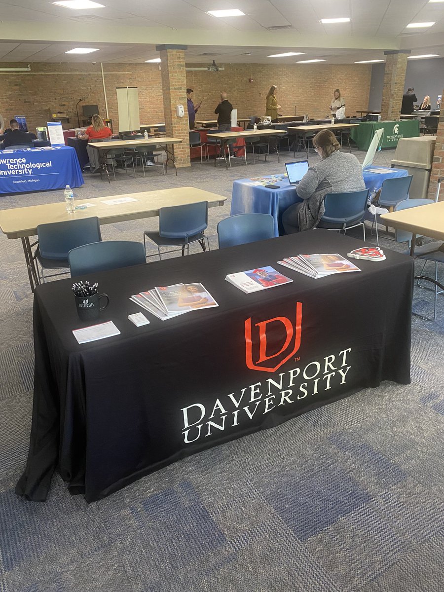 DuWiggins's tweet photo. @DavenportU is at the @MuskegonCC Transfer fair today from 11 am to 1 pm and back tonight for the College Fair from 6 pm to 7:30 pm. Stop by and check us out! 🐾 https://t.co/InlQtFh7Wf