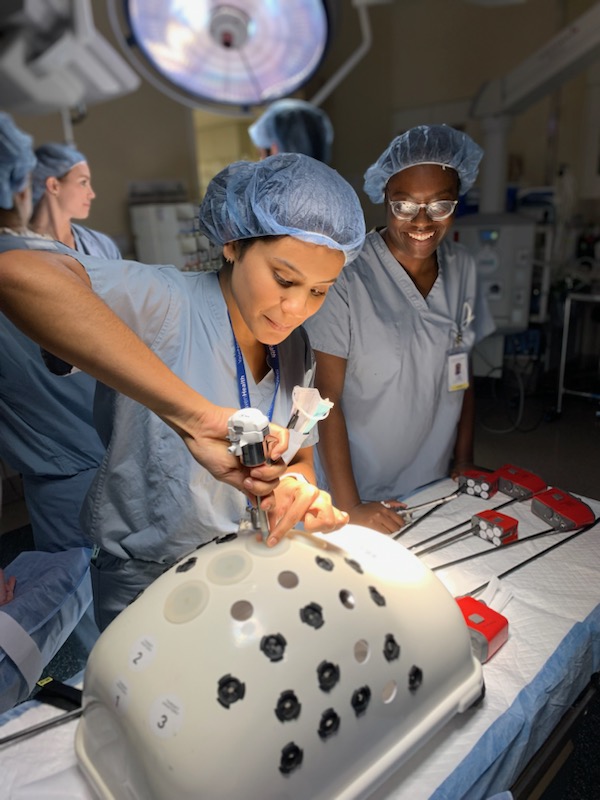 Our residents and research associates practicing their #Robotics skills⬇️ Special thanks to our APPs [@KNHotchkiss and Ryan Artigliere] for this high tech bedside training each year. @YaleMed @ynhhealth @YNHH @MichellejHixson @BHPressMD @ankurologie @OlamideOlawo @gabrielamdd