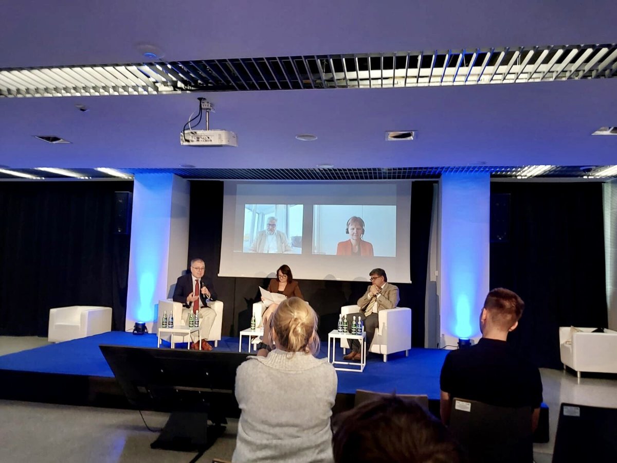 ENAIBLER (@enaibler) on Twitter photo 🙌#ENAIBLER partner <a href="/OcrgRis90163/">OCRG Opolskie RIS</a> took part in thematic sessions on the use of #AI in the public sector during the #IGFPolska2023 Digital Summit. The participation was related to the study of the regional context as part of #ENAIBLERproject.
👉More info interregeurope.eu/enaibler/news-… 🙌#ENAIBLER partner <a href="/OcrgRis90163/">OCRG Opolskie RIS</a> took part in thematic sessions on the use of #AI in the public sector during the #IGFPolska2023 Digital Summit. The participation was related to the study of the regional context as part of #ENAIBLERproject.
👉More info interregeurope.eu/enaibler/news-…