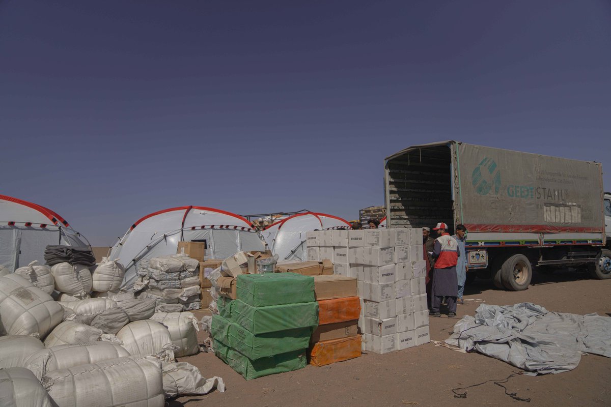 .<a href="/ARCSAfghanistan/">Afghan Red Crescent | افغاني سره میاشت</a> relief efforts in Herat are intensifying. Today, 10,000 blankets, 6,000 jerrycans, 2,000 kitchen sets,  and 4,000 tarpaulins dispatched by <a href="/ifrc/">IFRC</a> arrived in Herat City. These essential items will be distributed to people in need over the coming days.