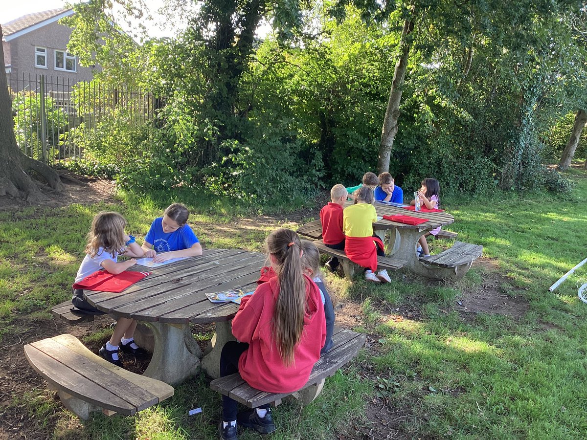 llysfaen2024's tweet image. A lush afternoon in the sun with #1CS! 
Thank you @llysfaen2029 for your wonderful company and reading 📚🤩

#literacy #reading #LLC #ACL