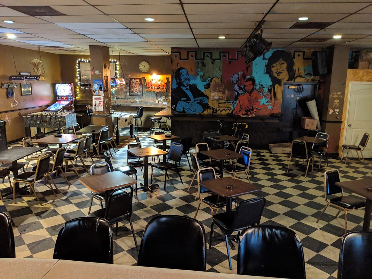 Hey <a href="/BakerOwnsYou/">𝕂𝔼𝕍</a>, we have 3 essential Tampa dive bars you need to take your <a href="/Buccaneers/">Tampa Bay Buccaneers</a> teammates to next.  

List >> thatssotampa.com/tampa-dive-bar…