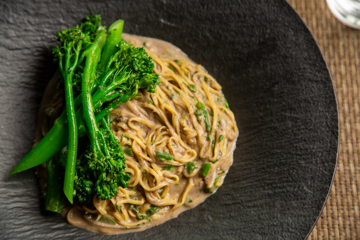 Calling all pasta lovers! This house made spaghetti does not disappoint 🍽🍝

#Slateorlando #Slate #pastalovers #dinnerdish #Orlando #Orlandofoodie #foodie #broccolini #mushrooms #delicious #tasty #scratchkitchen