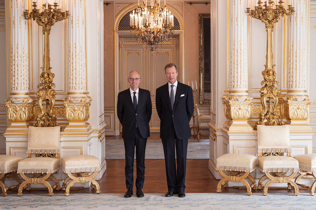CourGrandDucale's tweet photo. 🇱🇺 #Chamberwalen2023 - No enger Rei Berodungsgespréicher, huet de Grand-Duc den Här @LucFrieden (CSV) op eng Audienz invitéiert fir hien zum Formateur vun der neier Regierung ze ernennen.
©MGD https://t.co/0Ywq9ivDKZ