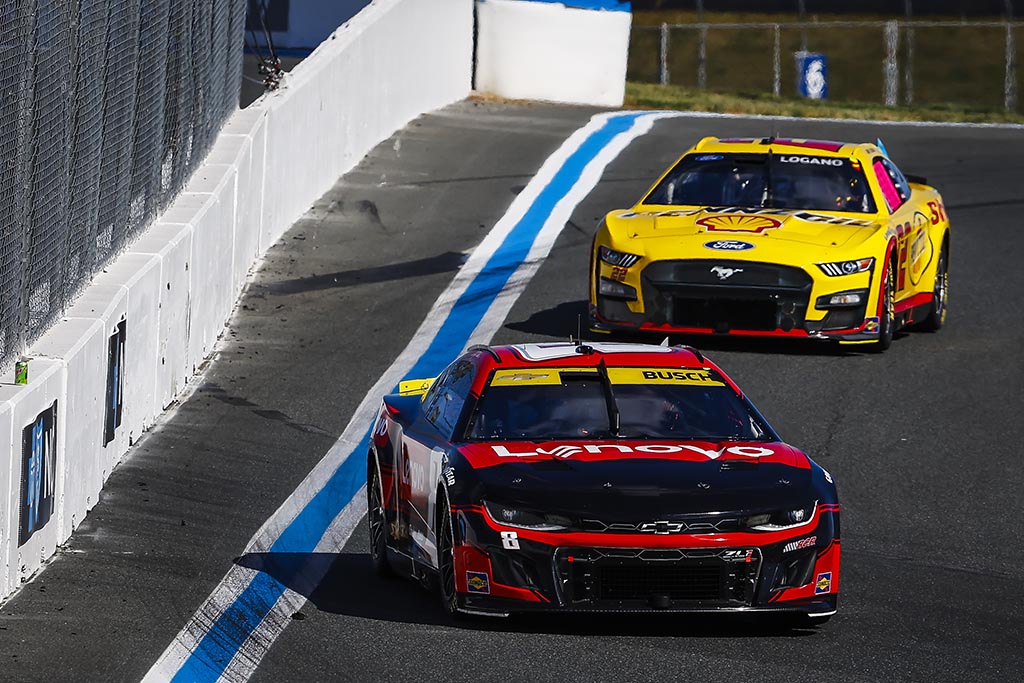 The true hero of yesterday's #BofAROVAL race was a single Mountain Dew can that chilled on the wall for the entire race. #NASCARPlayoffs #NASCAR75