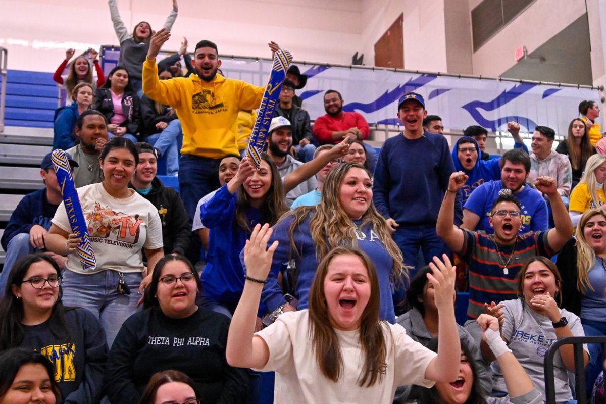 Come be a part of the Madness tonight! Javelina Madness is tonight at 7 p.m. following the Homecoming Parade! Come for... - T-shirts - Spurs Tickets - A chance to win tuition $$$ - Pizza - and so much more! #LosHogs 🐗