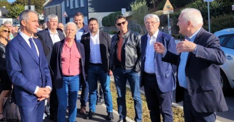 J_M_Jacques's tweet photo. ✂️ Aux côtés du maire de Gestel, et de nombreux élus ce samedi pour l'#inauguration des aménagements du centre-bourg de 📍Gestel. 

Une belle réalisation pour faciliter l'accès à différents types de #mobilité pour nos concitoyens en toute #sécurité👏 https://t.co/fGdFJKz7hP