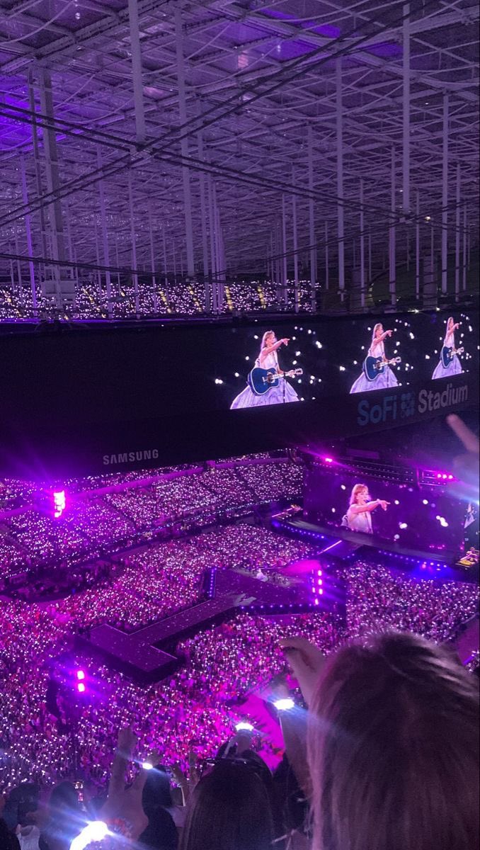 LaPuercaylor's tweet photo. De acuerdo con The Messenger el The Eras Tour de Taylor Swift tendrá un impacto económico de 80 mil millones de Dólares

Lo equivalente al impacto de 55 “Super Bowls” https://t.co/vD7zvhMTt3