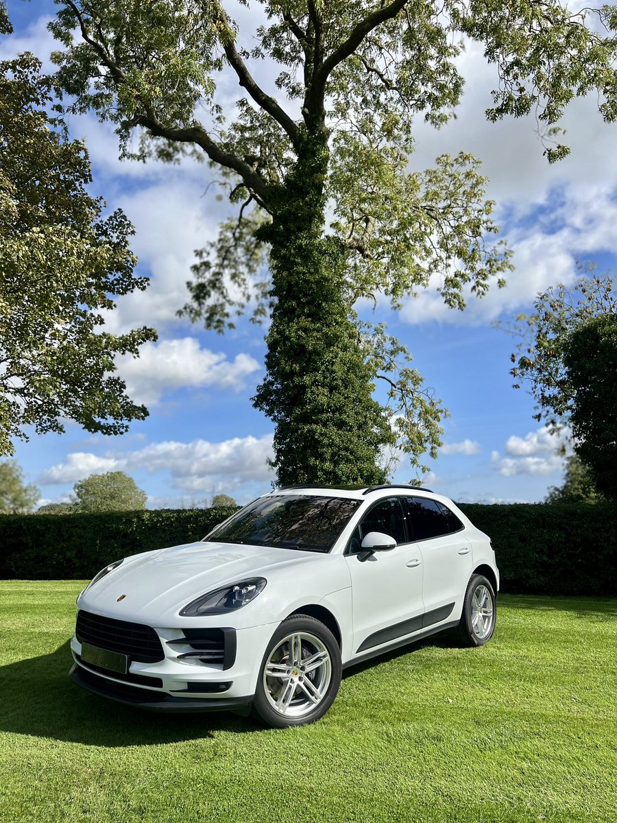 motion8cars's tweet photo. Everythingβs going to be all-white π€
ββββββββββββββββ
Our Porsche Macan, a pristine example thatβs well known to us with 1 owner from new π€©
- Carrara White β
- Pan Roof β
- Smooth Finish Interior β
- PASM β
- Park with Camera β
- Privacy
+++++
ββββββββββββββββ
#Motion8 https://t.co/KK3yGUfEaW