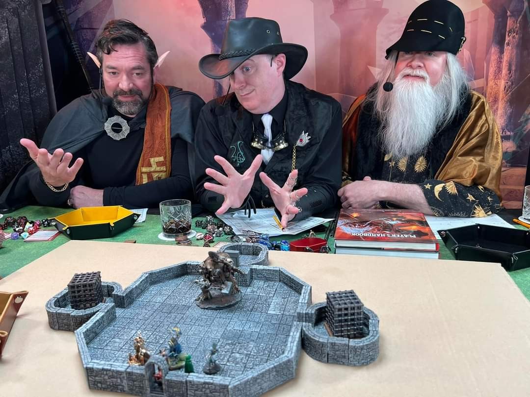 Lynnvander's tweet photo. FATE OF LEGENDS premieres tonight at 7pm. Starring the amazing @geekypinup @lukegygax @theedverse @hellcowkeith and @donmy cast will be in chat, and some will be in an after show podcast at 9pm.

https://t.co/9MWoOA5HwU

#dnd5e #imaria #lynnvander #dungeonsanddragons https://t.co/zPVTo0hW8f