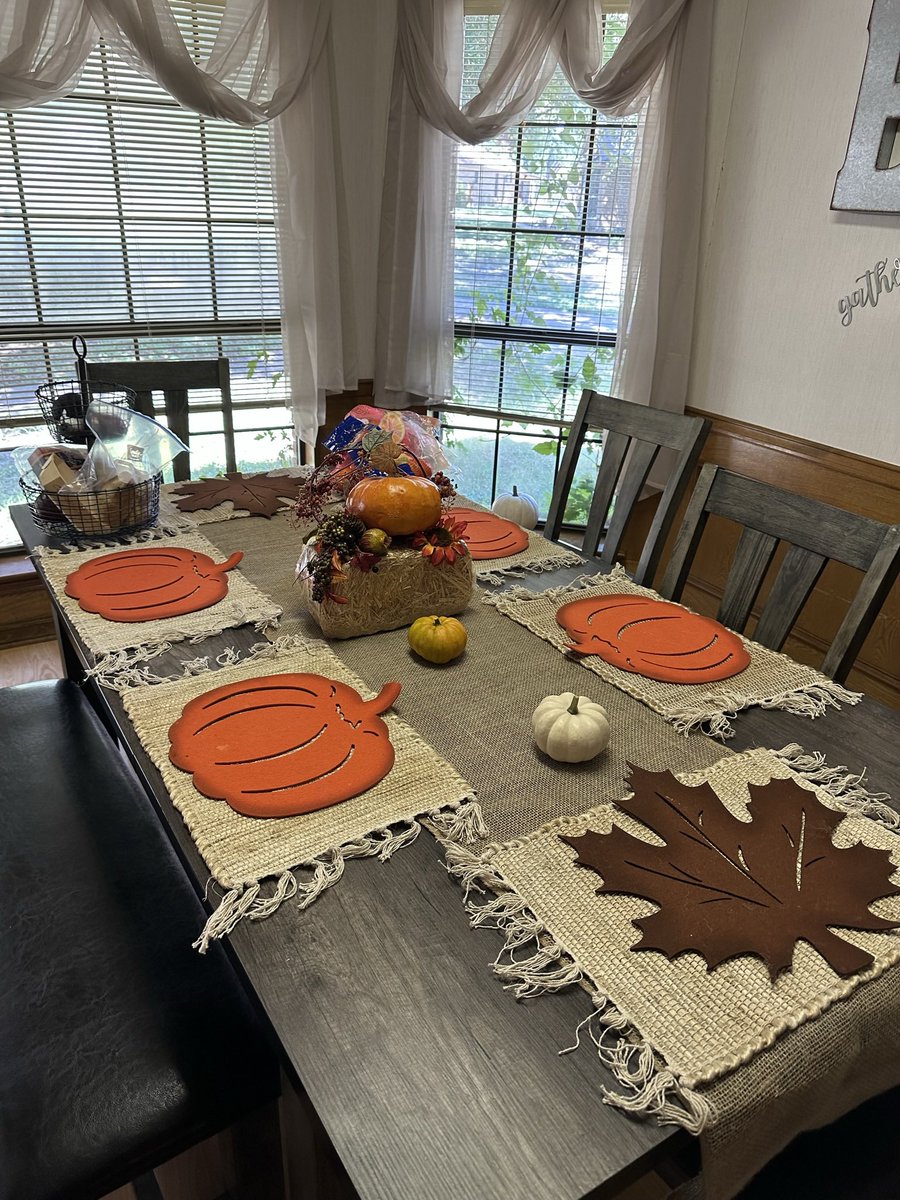 RangelKemp's tweet photo. Fall hit the Kemp house yesterday!! https://t.co/1XHGMRApAp