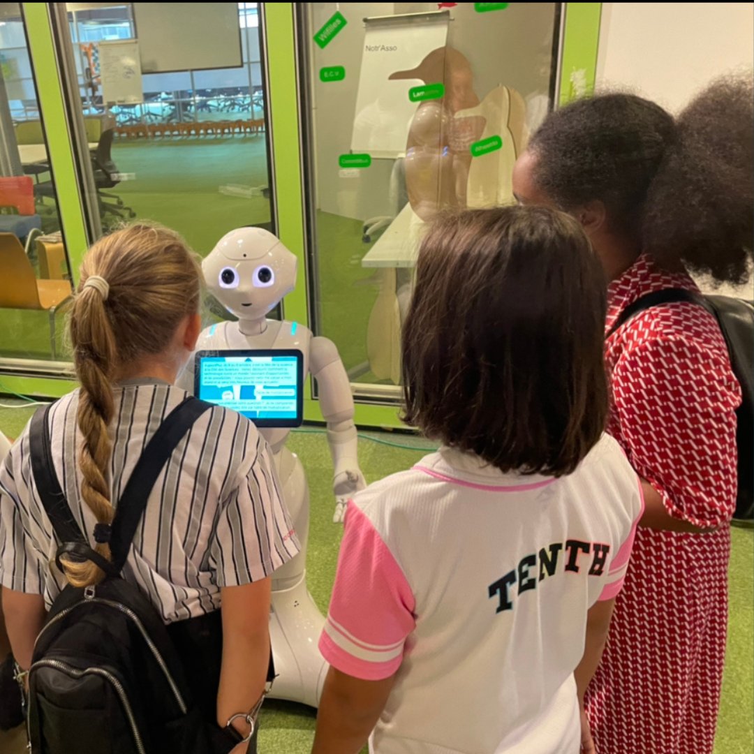 united_robotics's tweet image. 🚀 Engaging Young Minds at La Fête de la Science!
Throughout the weekend at La Cité des Sciences et de l&apos;Industrie, the enthusiastic questions and animated interactions of children met our world of #robotics. 
👉 Learn more: ow.ly/F6MR50PTY83
#Robotsforeducation