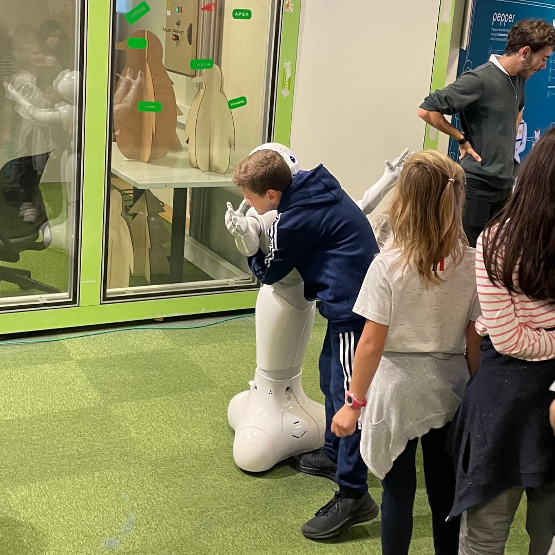 united_robotics's tweet image. 🚀 Engaging Young Minds at La Fête de la Science!
Throughout the weekend at La Cité des Sciences et de l&apos;Industrie, the enthusiastic questions and animated interactions of children met our world of #robotics. 
👉 Learn more: ow.ly/F6MR50PTY83
#Robotsforeducation