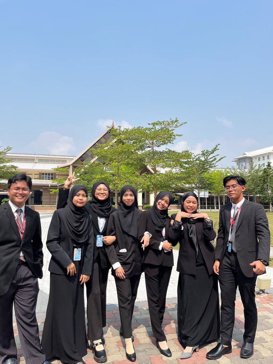 syaeralya's tweet photo. never posted anything about Dengkil, but here we go mooting assignment !! #bukandengkil https://t.co/QnF2toyOK6