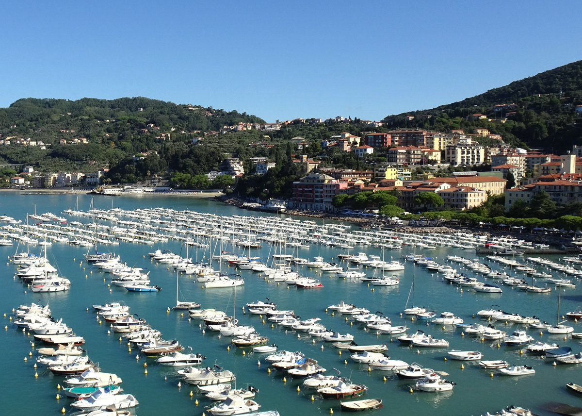 pac1610's tweet photo. Such a lovely place to spend a Sunday morning! (Photos from my visit to #Lerici two weeks ago)💙🌴⛵️ @ThePhotoHour @StormHour @StormHourMark @lebalzin @YourAwesomePix @YoushowmeP #ePHOTOzine #PercyByssheShelley #BayofPoets #Italia https://t.co/W1PzO26DIE
