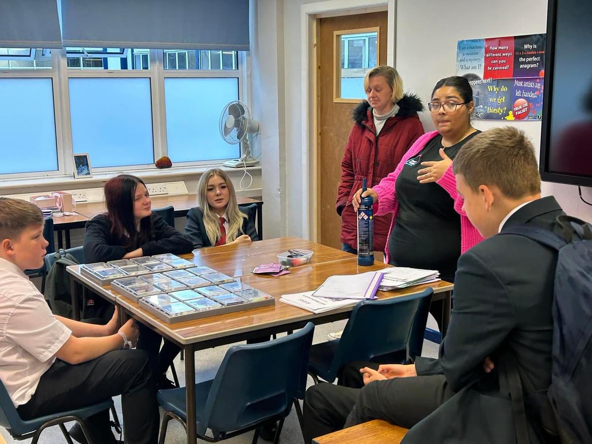 BGYouthService's tweet photo. @WeAreBarod last week at @Brynmawr_school delivering a really informative workshop on the the dangers of substance misuse. Great engagement, well done everyone involved 👏 #youthworkworks #multiagencyworking #awareness https://t.co/LOaMusMtgn
