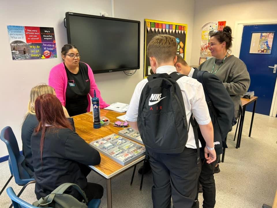 BGYouthService's tweet photo. @WeAreBarod last week at @Brynmawr_school delivering a really informative workshop on the the dangers of substance misuse. Great engagement, well done everyone involved 👏 #youthworkworks #multiagencyworking #awareness https://t.co/LOaMusMtgn
