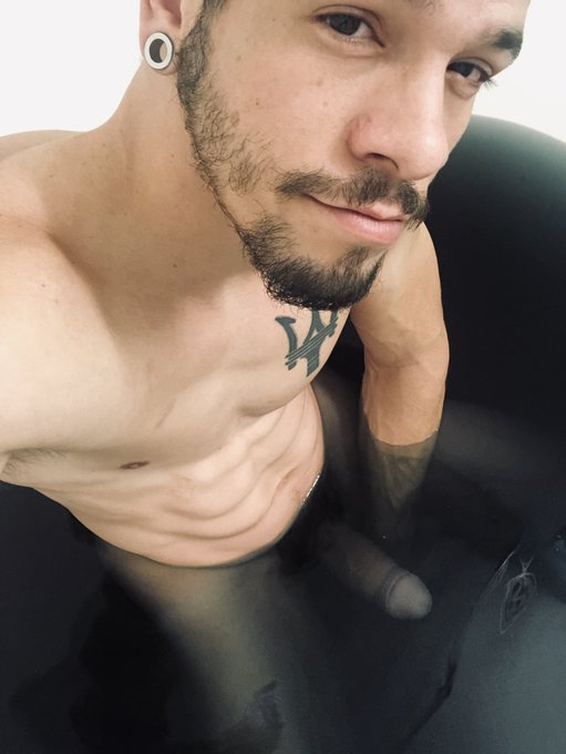 Lake monster lol https://t.co/2A8z2Zy6HP