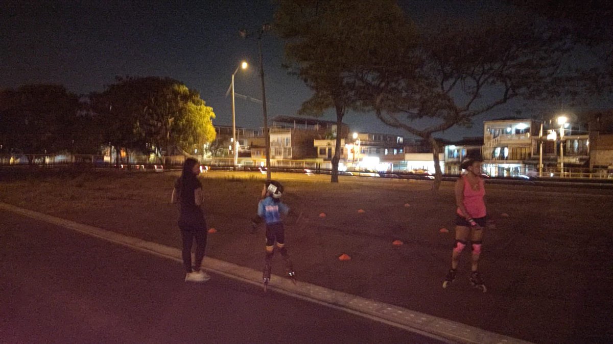 <a href="/EMCALIoficial/">EMCALI 🇨🇴</a> solicitamos de su colaboración para activar la iluminación en esta pista de patinaje ya que por falta de esta se presenta inseguridad y riesgo para la comunidad, agradecemos su apoyo para que la comunidad pueda hacer usar de forma apropiada este espacio deportivo