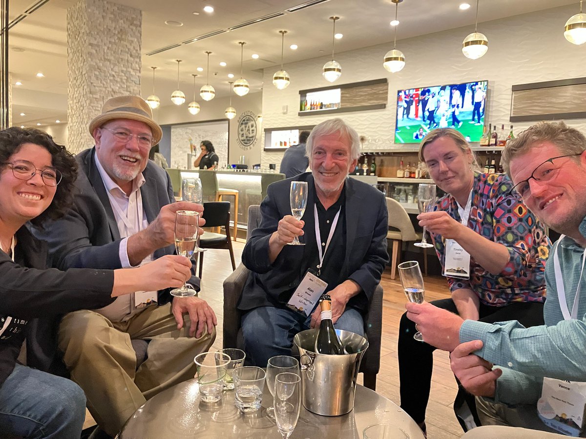 RedMexPeriodCiencia (@red_mpc) on Twitter photo En la reunión anual de <a href="/ScienceWriters/">National Association of Science Writers (NASW)</a>, en Boulder, Colorado, también honraron y recordaron a <a href="/estrellaburgos/">Estrella Burgos</a>.
¡Gracias <a href="/myriam_vidalv/">✍🏻💻 Myriam Vidal Valero 🇲🇽🏳️🌈</a>! En la reunión anual de <a href="/ScienceWriters/">National Association of Science Writers (NASW)</a>, en Boulder, Colorado, también honraron y recordaron a <a href="/estrellaburgos/">Estrella Burgos</a>.
¡Gracias <a href="/myriam_vidalv/">✍🏻💻 Myriam Vidal Valero 🇲🇽🏳️🌈</a>!