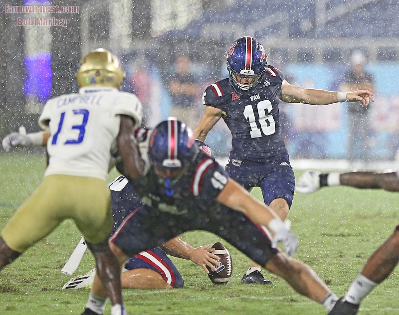 FAU Owls Nest (@fau_owls_nest) on Twitter photo CONGRATS to #FAU Punter @Lupo_Logan on being named the #AAC Special Teams POTW! Booted two field goals, and averaged 51.8 yards on four punts - including a 71 yard BOMB late in the game to help seal the win over Tulsa. GREAT JOB 👏👏👏 📸 <a href="/SportClicker/">Bob Markey 🇺🇸🦅</a> CONGRATS to #FAU Punter @Lupo_Logan on being named the #AAC Special Teams POTW! Booted two field goals, and averaged 51.8 yards on four punts - including a 71 yard BOMB late in the game to help seal the win over Tulsa. GREAT JOB 👏👏👏 📸 <a href="/SportClicker/">Bob Markey 🇺🇸🦅</a>