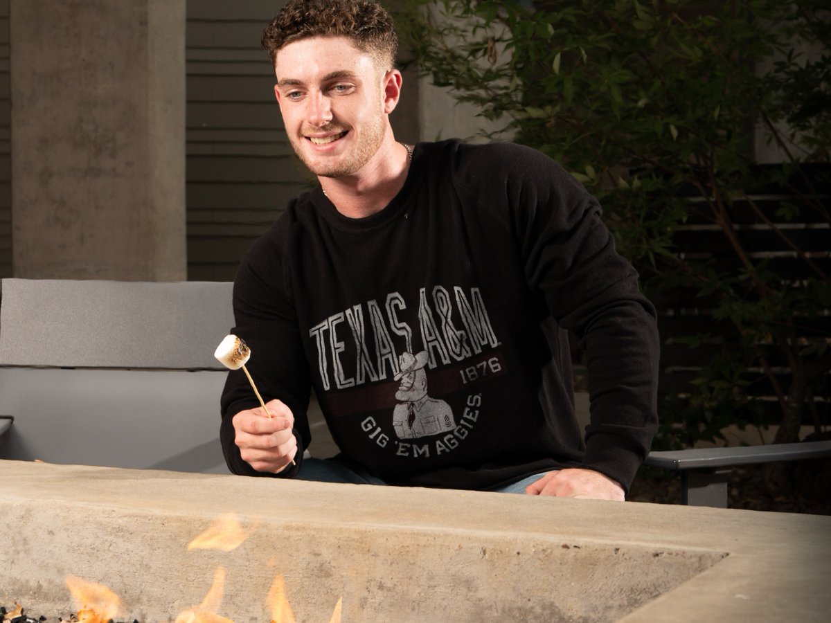 Maroon U tweet media