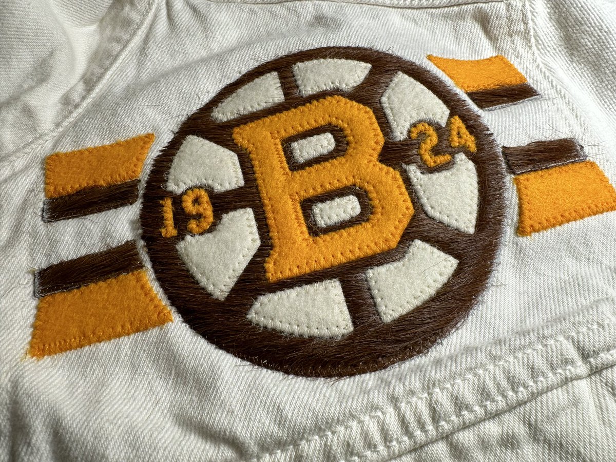 Vintage 90s Boston Bruins Pooh Bear Stitched CCM NHL Hockey Jersey Size  Small