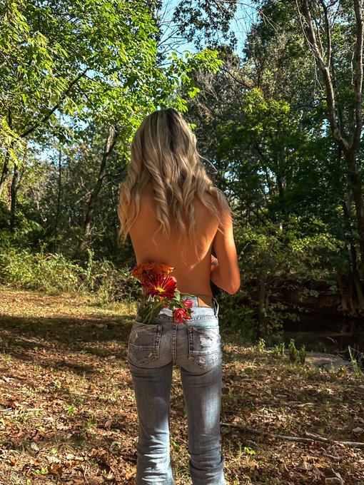 Watch kinlee 👸🏼's leaked NSFW photo on TwXstars