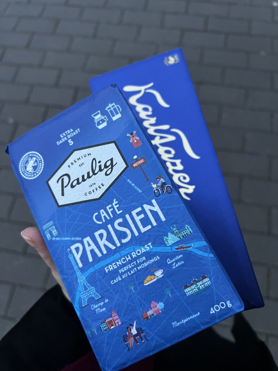 MeFishout's tweet photo. Kymmenen tuntia töitä takana, mutta päivän palkka on ehdottomasti kuvassa: kiitos tälle (moi✌🏻) salapoliisille, joka sai palautettua kadonneen pankkikortin mystiselle omistajalleen. Koulussa opituista googlaustaidoista on apua, kun Fonecta Finderista ei ole. https://t.co/ZvCxEMU4lK