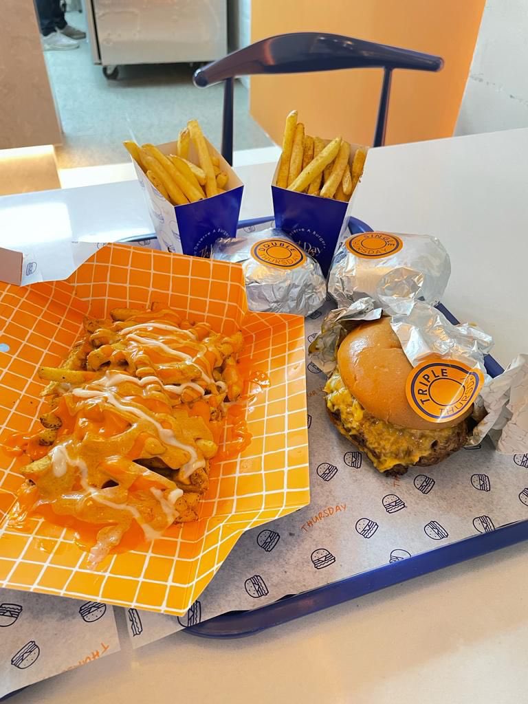 i3ziz77's tweet photo. مطعم ثيرزداي برجر 🍔 
من مطعم سحابي إلى فرع في حي الصحافة😍

لحومهم محليه وطازجه 
و الخبز طازج ويحضر يومي 
- منزلين منتج جديد ( ثيرزداي فرايز )

جربوه باذن الله بيعجبكم وبالعافية مقدمًا ❤️
- @thursday_burger 
-اعلان https://t.co/4dPaEsroH9