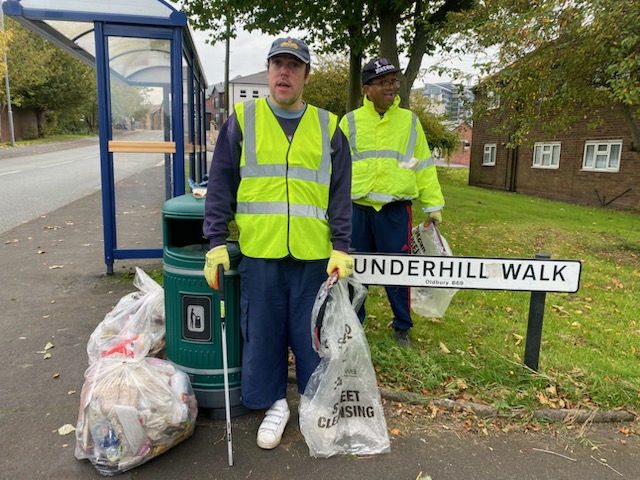 Litterwatch1's tweet photo. #mondayfunday with the team from #optionsforlife out #litterpicking their #adoptedstreets in Oldbury.
Another 2 bags of #litter remover
A great job #thankyou.
#community #socialvalue #litterpickingiscool #volunteeringisfun @SercoESUK @sandwellcouncil https://t.co/0aMVJvoumk