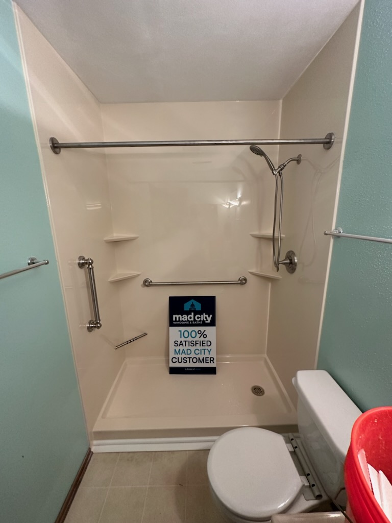 MADCITYWINDOWS's tweet photo. Another satisfied customer 😀 Michael &amp; lori love their new shower! Mad City is the Midwest’s # 1 Ranked Remodeler! Start your home project today by giving us a call, message, or filling out a form:

📞 Call Us: (800)-432-4369

📝 Fill out a Contact Form: https://t.co/XnAIbqQLNv https://t.co/phvIYa5ant
