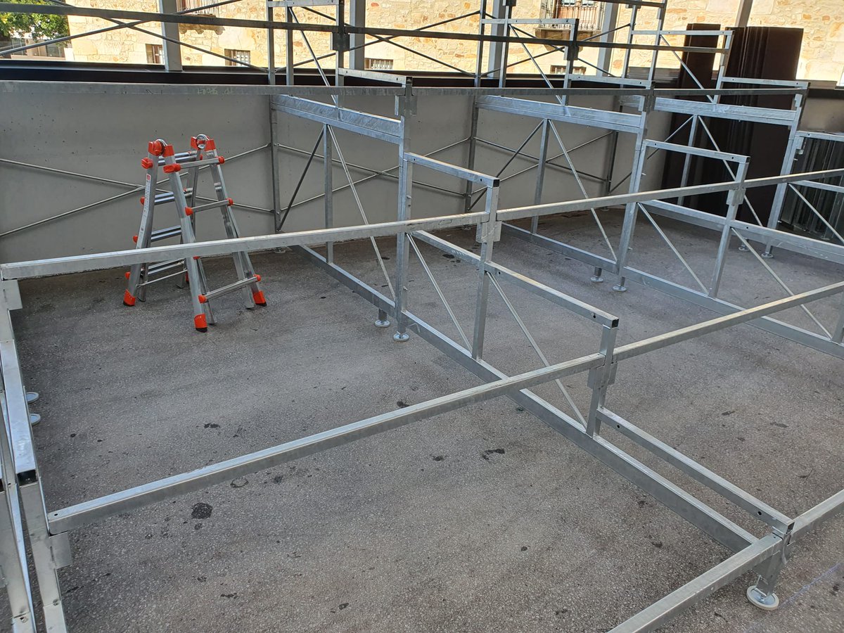 Instalaciones32's tweet photo. Volvemos al #frontón con un graderío desmontable y trasladable para el Ayto. Zamudio. En este caso se requiere una grada que se pueda ampliar para los partidos, pero trasladar y montar en otras instalaciones o eventos. Formada por 4 partes.
#grada #desmontable #zamudio https://t.co/ihpctQ6Gu4