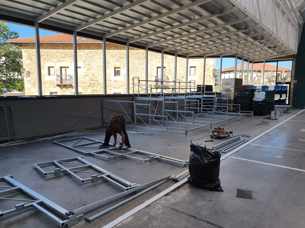 Instalaciones32's tweet photo. Volvemos al #frontón con un graderío desmontable y trasladable para el Ayto. Zamudio. En este caso se requiere una grada que se pueda ampliar para los partidos, pero trasladar y montar en otras instalaciones o eventos. Formada por 4 partes.
#grada #desmontable #zamudio https://t.co/ihpctQ6Gu4