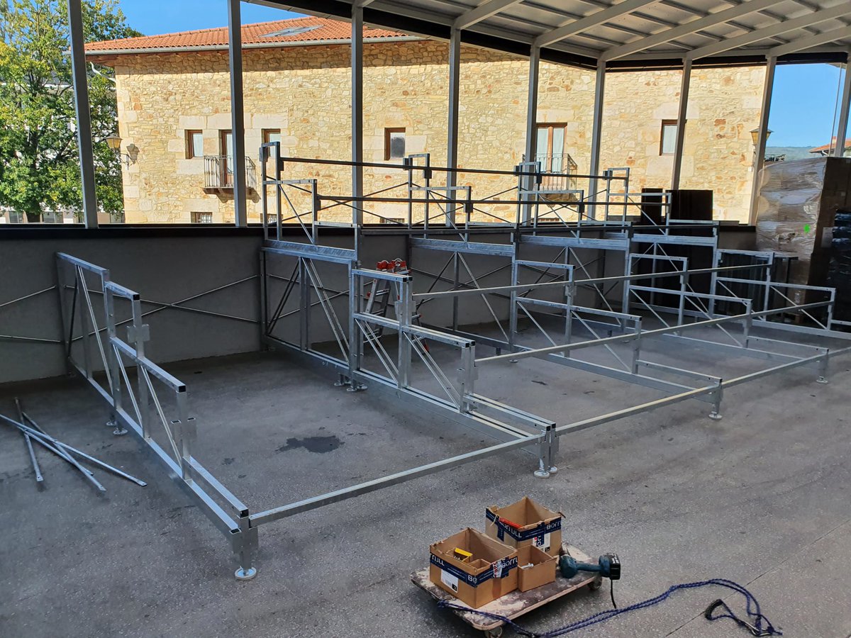 Instalaciones32's tweet photo. Volvemos al #frontón con un graderío desmontable y trasladable para el Ayto. Zamudio. En este caso se requiere una grada que se pueda ampliar para los partidos, pero trasladar y montar en otras instalaciones o eventos. Formada por 4 partes.
#grada #desmontable #zamudio https://t.co/ihpctQ6Gu4