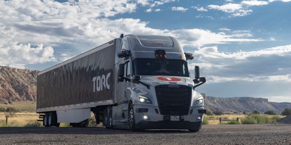 torc_robotics's tweet photo. Autonomous trucks are poised to transform fleets and their capabilities. From optimizing routes in real-time, to augmenting safety, @Todaystrucking outlines how self-driving #trucks are quickly becoming a force multiplier: https://t.co/g1H9wRmM3o #TorcDriven #FleetManagement https://t.co/gWTtTrgWdg