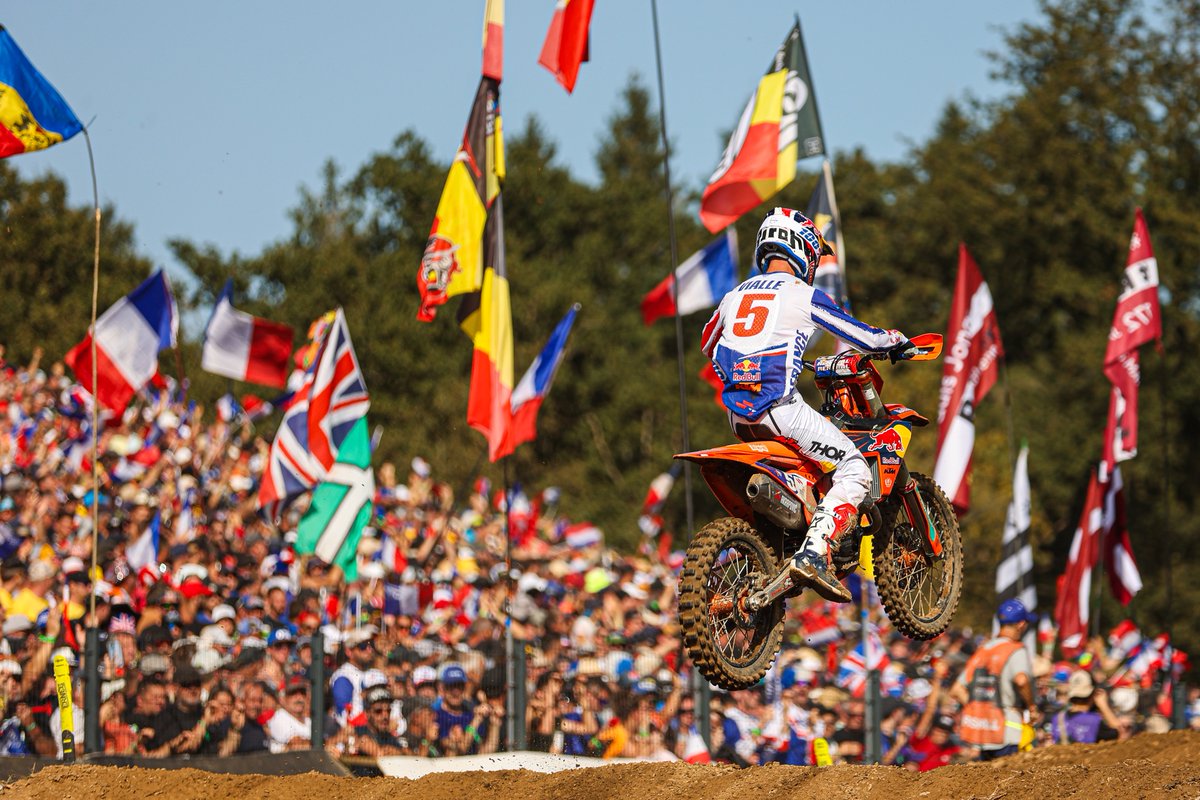 mxgp's tweet photo. 🇫🇷 WINNERS 🥇🏆

⭐️ 7th Victory in the MXoN 🙌
Chapeau❗

#MXoN #Motocross #MXGP #Ernee #Champion https://t.co/ssBrR2zE5M