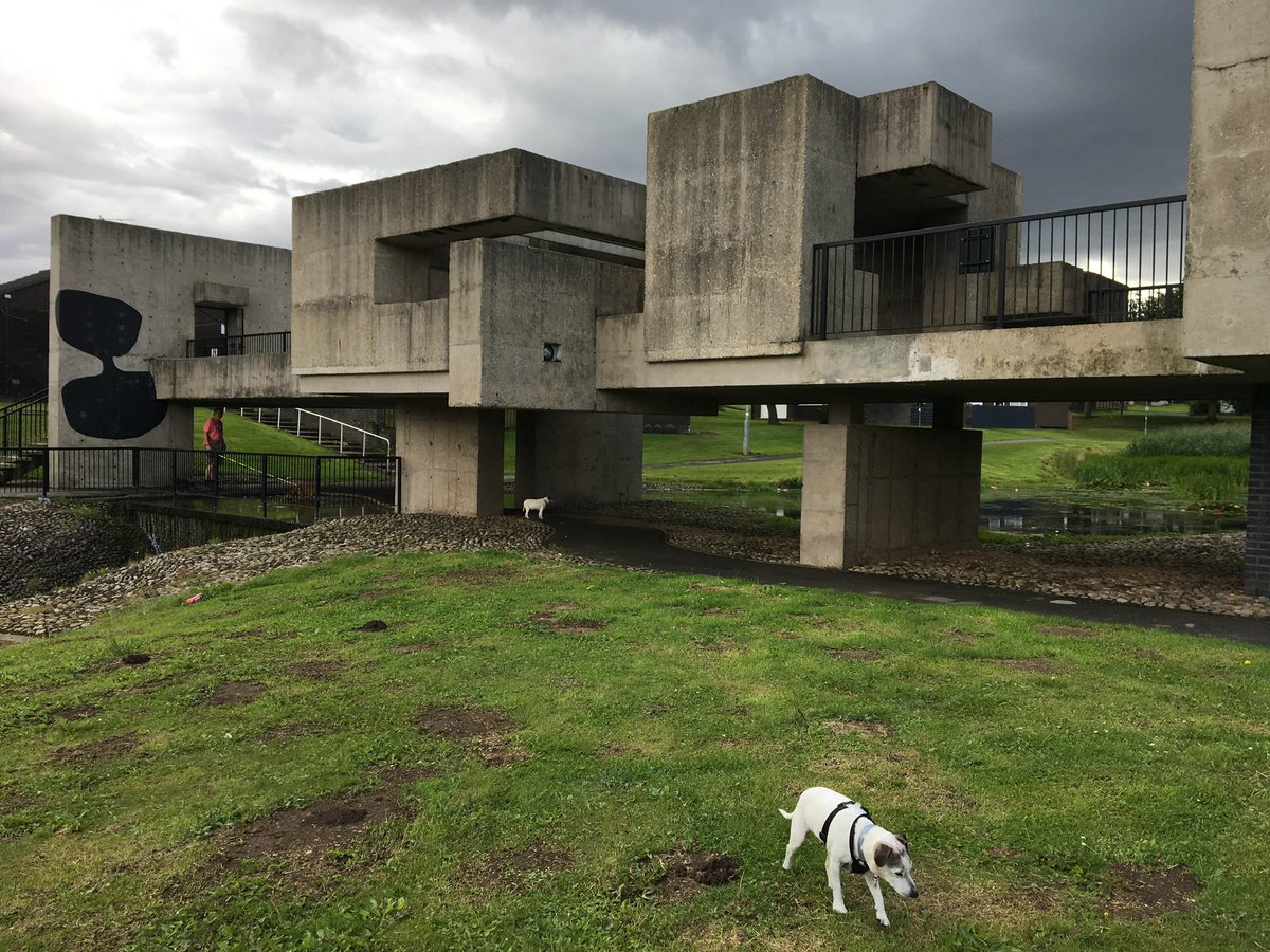 PoochManor's tweet photo. @JamesODavies @MunicipalDreams Took my dogs to see it a couple of years ago. It got the paws up https://t.co/TOJssijhM9