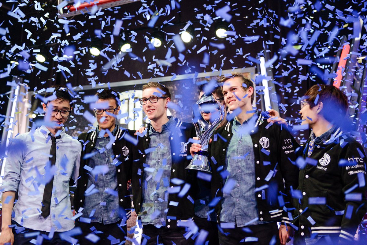 TSM's tweet photo. After 10 years in action, you retire a legend @Santorin.

Congratulations on a storied career, and thank you for everything you did for the black-and-white. https://t.co/AGpIknRcK9